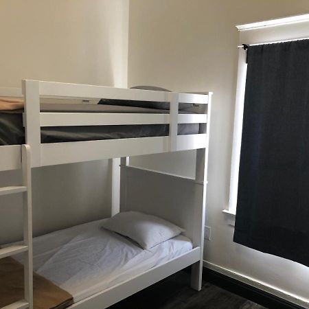 The Wilshire Metro Hostel Λος Άντζελες Εξωτερικό φωτογραφία