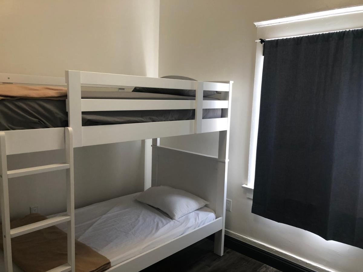 The Wilshire Metro Hostel Λος Άντζελες Εξωτερικό φωτογραφία
